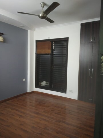 Room in 3 BHK Builder Floor at Mehrauli – for Rent