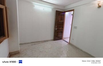 Room in 2 BHK Apartment at Shaheen Bagh – for Sale