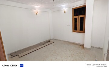 Room in 2 BHK Apartment at Shaheen Bagh – for Sale