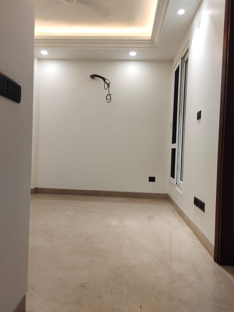 Room, east of kailash 3 Bedroom 1125 Sq.Ft. Builder Floor In East Of Kailash Delhi 7766851