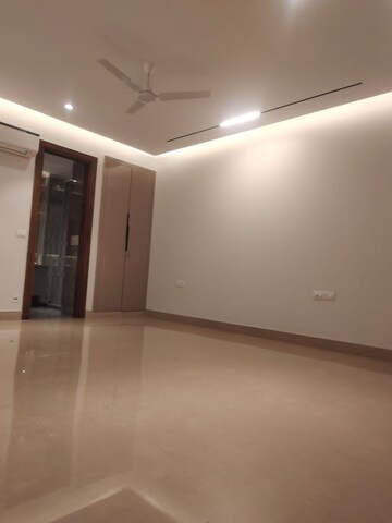 Room in 4 BHK Builder Floor at Kailash Colony – for Sale