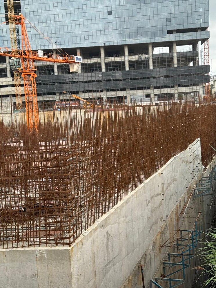 Swimming Pool, sas-diamond-towers Commercial Office Space 300 Sq.Ft. In Financial District Hyderabad 7766876