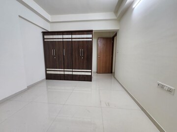 Room in 3 BHK Apartment at Tilak Nagar Building, Tilak Nagar – for Sale
