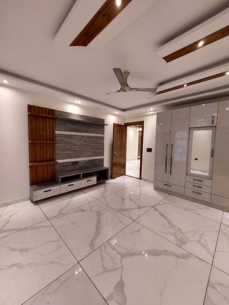 Room, green fields colony 3 Bedroom 1400 Sq.Ft. Builder Floor In Green Fields Colony Faridabad 7767387