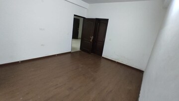 Room in 4 BHK Builder Floor at Omaxe Silver Birch, North Mullanpur – for Sale