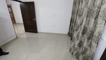 Room in 4 BHK Builder Floor at Omaxe Silver Birch, North Mullanpur – for Sale
