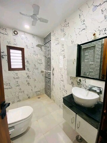 Master Bedroom in 5 BHK Builder Floor at Ansal API Esencia, Sector 67 – for Sale