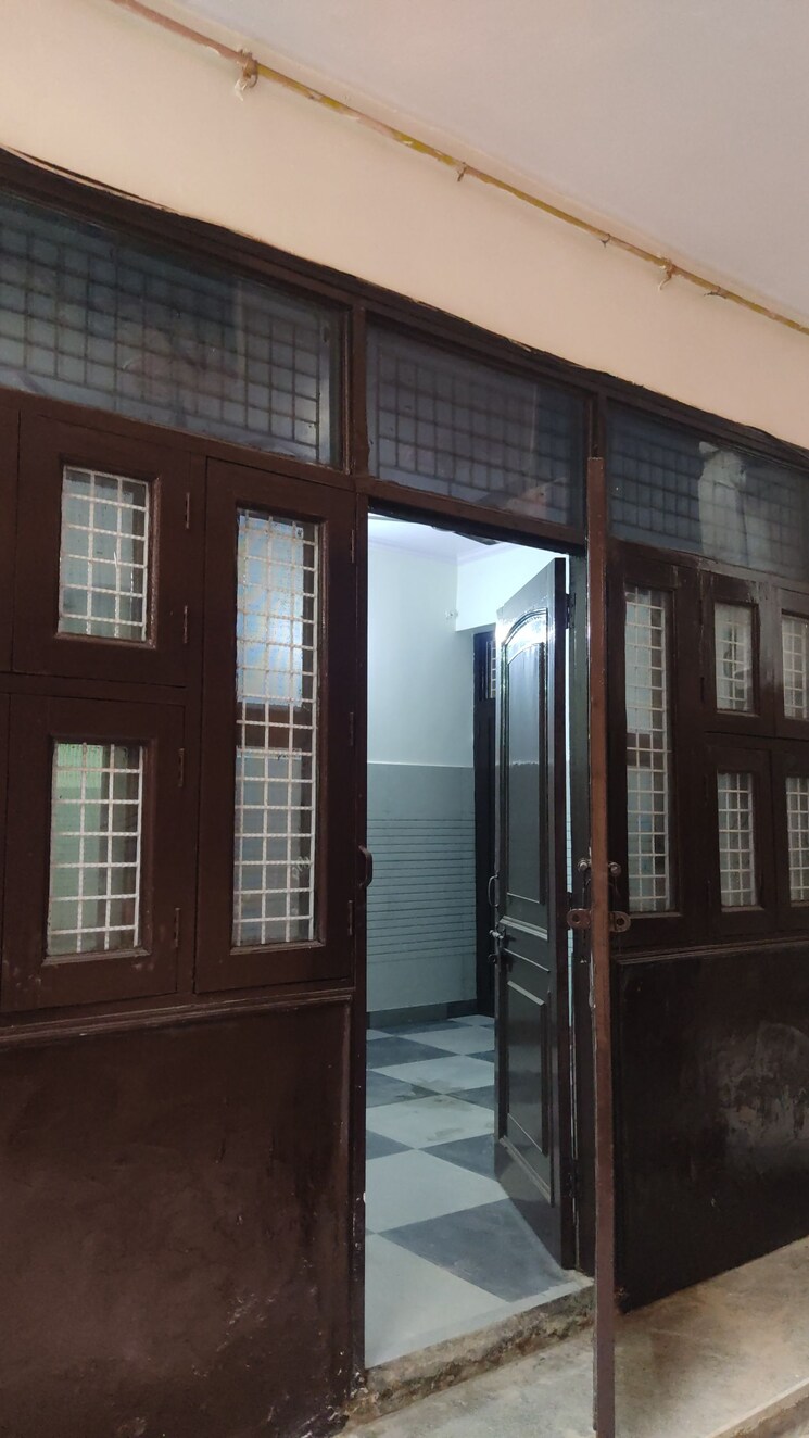 Room, burari 2 Bedroom 85 Sq.Yd. Apartment In Burari Delhi 7765237