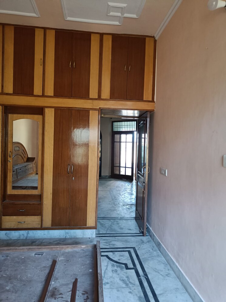 Room, kharar road 3.5 Bedroom 167 Sq.Yd. Independent House In Kharar Road Mohali 7767878