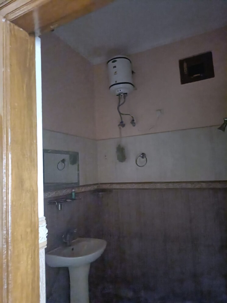 Bathroom, kharar road 3.5 Bedroom 167 Sq.Yd. Independent House In Kharar Road Mohali 7767878