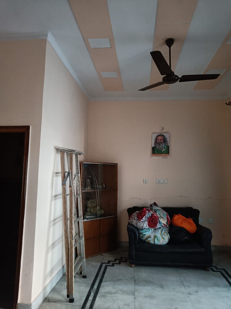 Room, kharar road 3.5 Bedroom 167 Sq.Yd. Independent House In Kharar Road Mohali 7767878