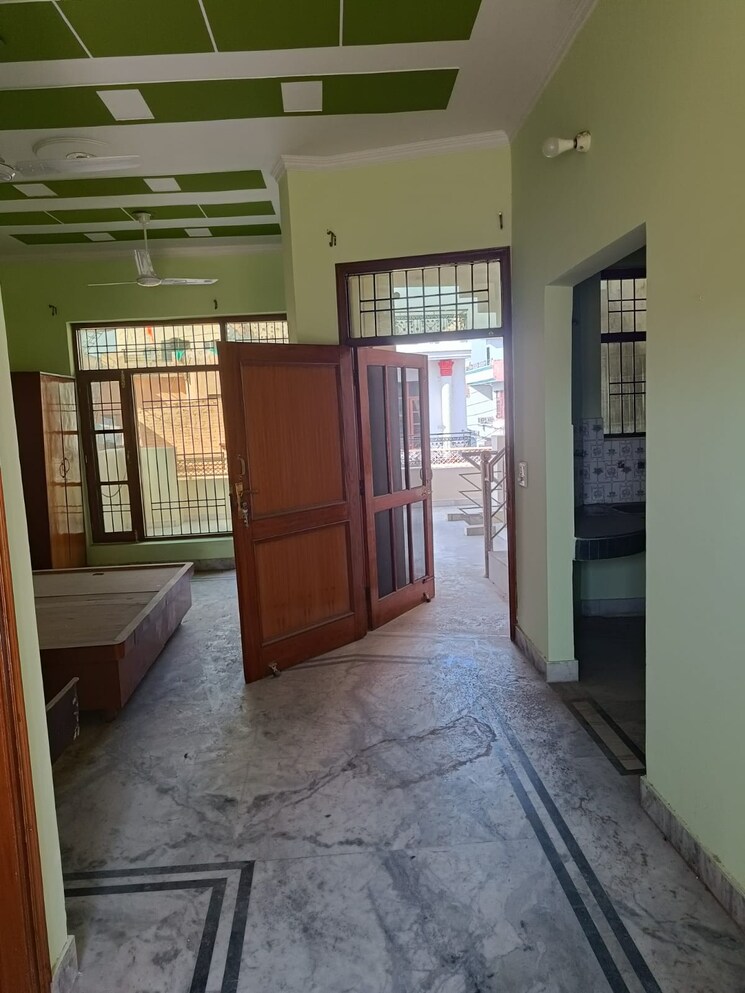 Room, kharar road 3.5 Bedroom 167 Sq.Yd. Independent House In Kharar Road Mohali 7767878