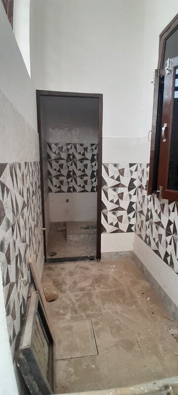 Parking in 3.5 BHK Independent House at Sardhana Road – for Sale
