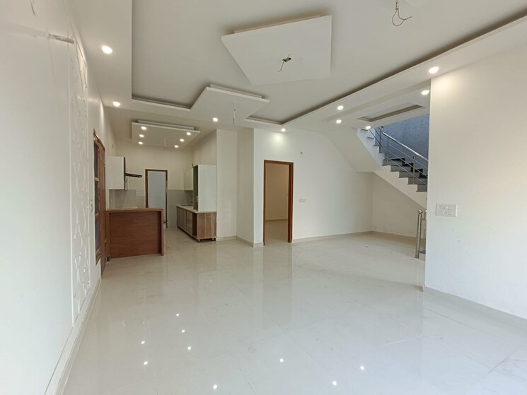 Room, sector 125 4 Bedroom 202 Sq.Yd. Independent House In Sector 125 Mohali 7768146