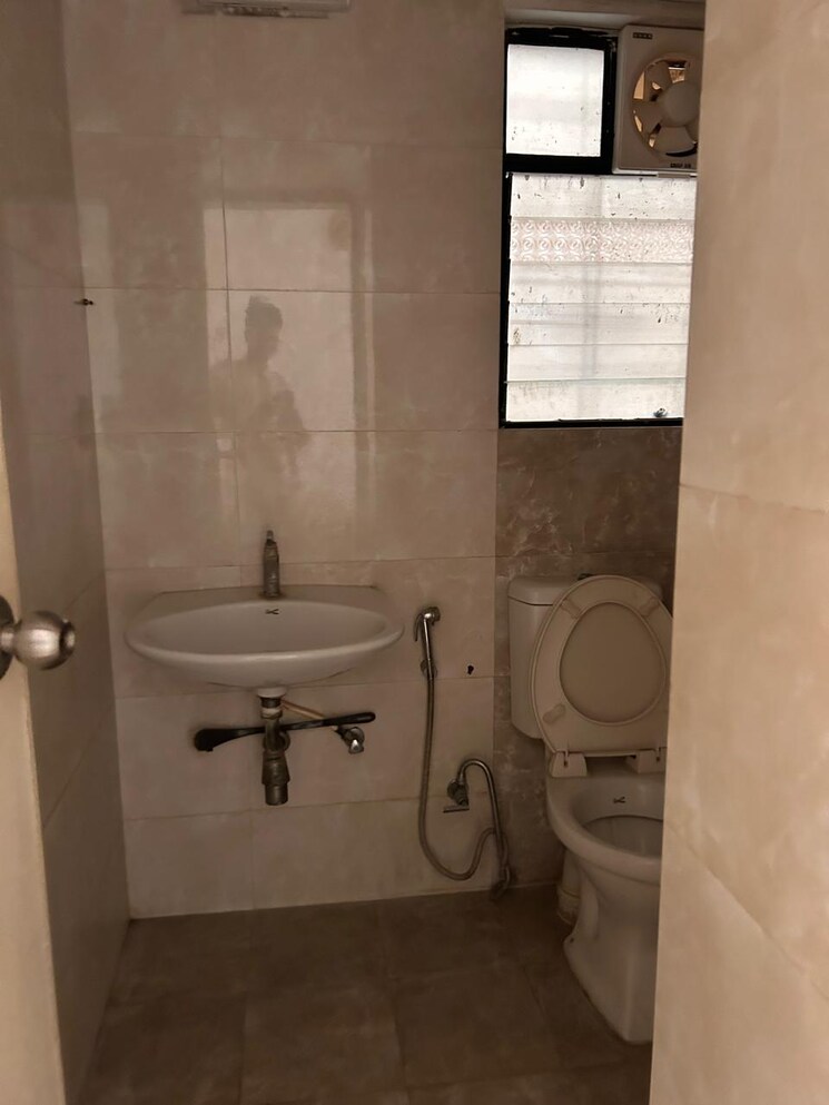 Bathroom, kolte-patil-margosa-heights 3 Bedroom 1560 Sq.Ft. Apartment In Mohammadwadi Pune 7768231