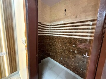 Furnished Amenities in 3 BHK Builder Floor at Dwarka Mor – for Sale