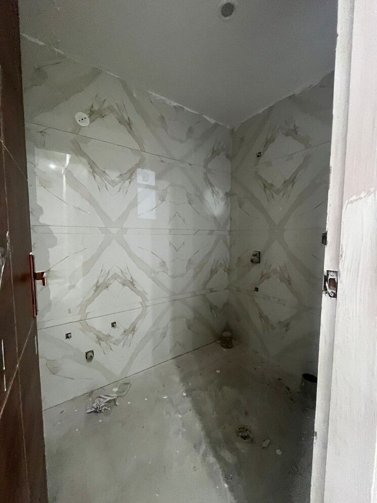 Bathroom, chattarpur 2 Bedroom 80 Sq.Yd. Builder Floor In Chattarpur Delhi 7768603