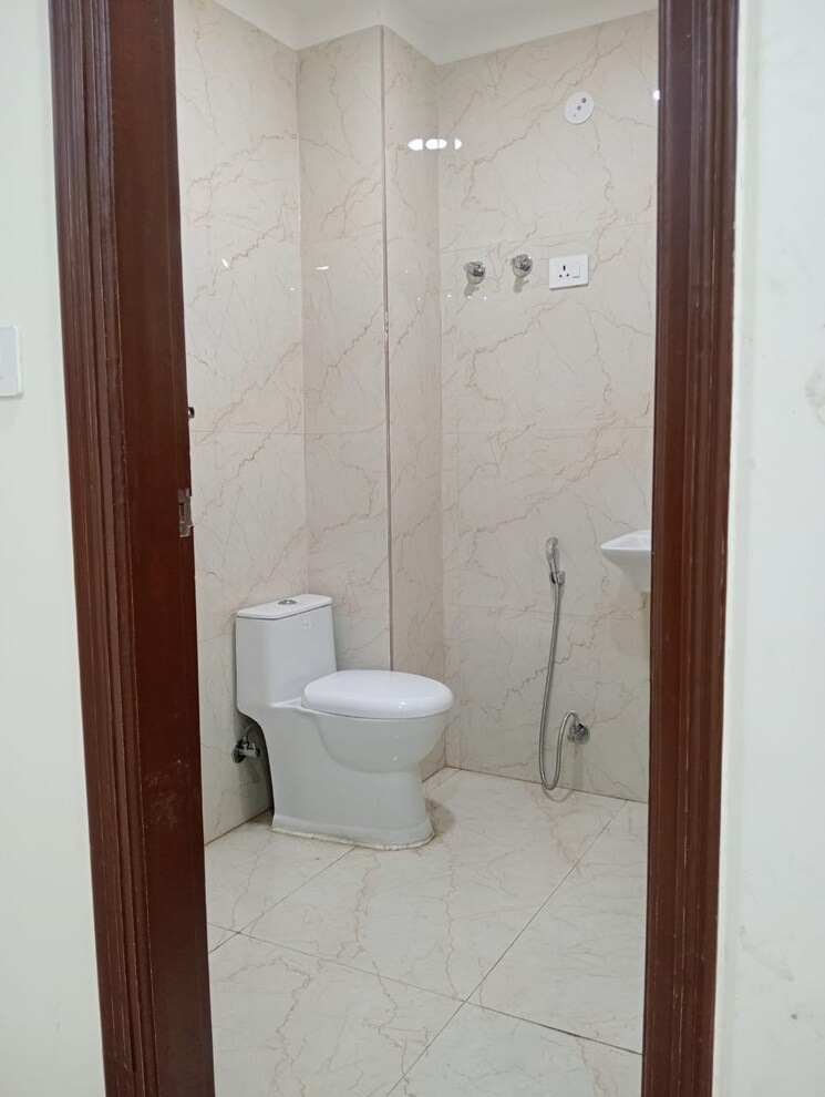 Bathroom, chattarpur 2 Bedroom 80 Sq.Yd. Builder Floor In Chattarpur Delhi 7768603