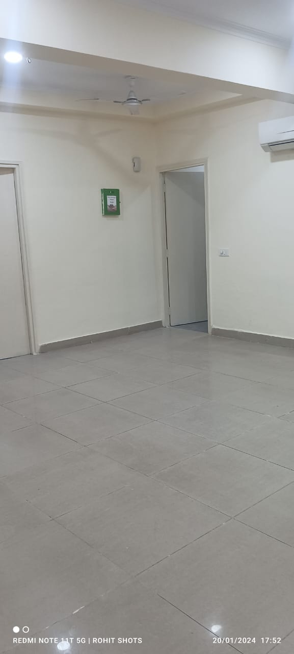 4 BHK + Servant Room Apartment For Sale in Sam Palm Olympia