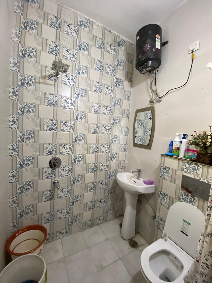Bathroom, ms-enclave-zirakpur 3 Bedroom 1100 Sq.Ft. Apartment In Dhakoli Village Zirakpur 7768720