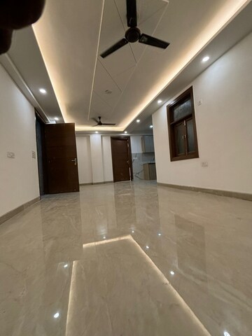 Building Lobby in 3.5 BHK Builder Floor at Saket – for Sale