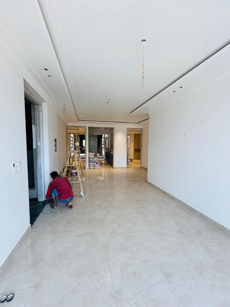 Living Room, nagla road 3 Bedroom 225 Sq.Yd. Apartment In Nagla Road Zirakpur 7769130