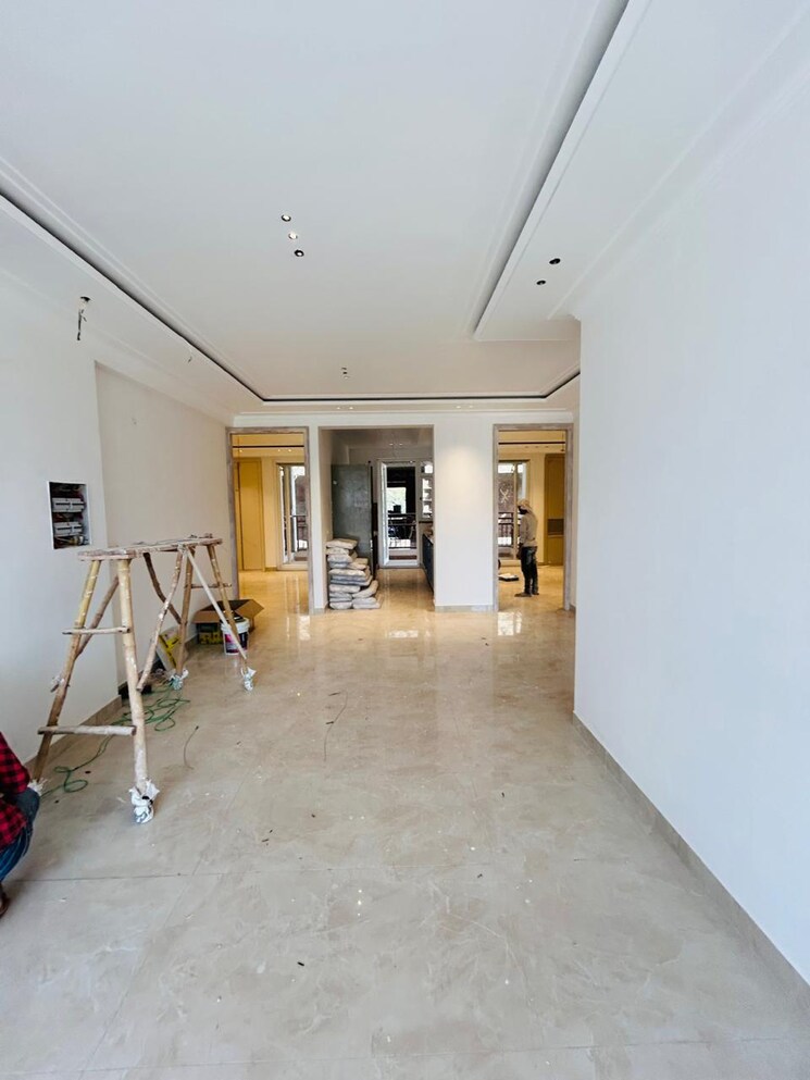 Living Room, nagla road 3 Bedroom 225 Sq.Yd. Apartment In Nagla Road Zirakpur 7769130