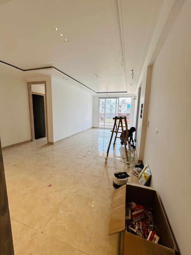 Room, nagla road 3 Bedroom 225 Sq.Yd. Apartment In Nagla Road Zirakpur 7769130