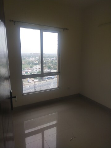 Room in 1.5 BHK Apartment at Signature Global Synera, Sector 81 – for Sale