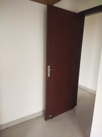 Furnished Amenities in 2 BHK Apartment at Signature Global Synera, Sector 81 – for Sale