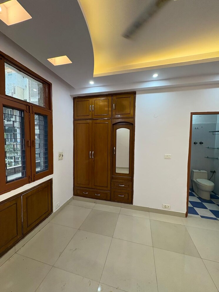 Room, sector 9 dwarka 3 Bedroom 1500 Sq.Ft. Apartment In Sector 9 Dwarka Delhi 7769567