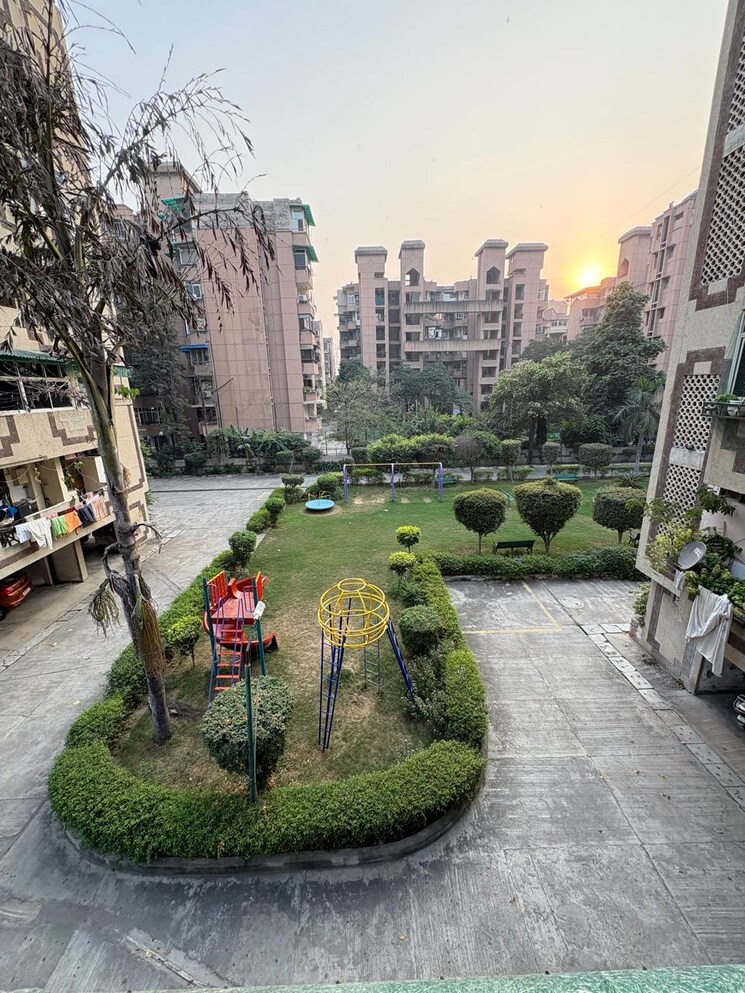 Garden, sector 9 dwarka 3 Bedroom 1500 Sq.Ft. Apartment In Sector 9 Dwarka Delhi 7769567