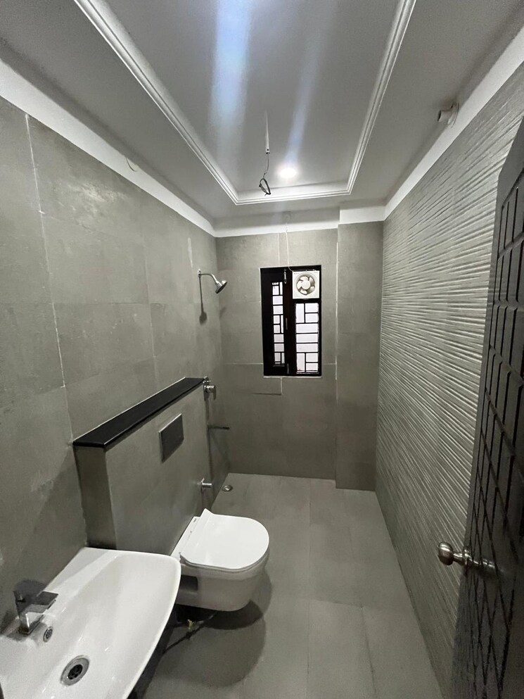 Bathroom, mohit nagar 3 Bedroom 18000 Sq.Ft. Builder Floor In Mohit Nagar Dehradun 7769628