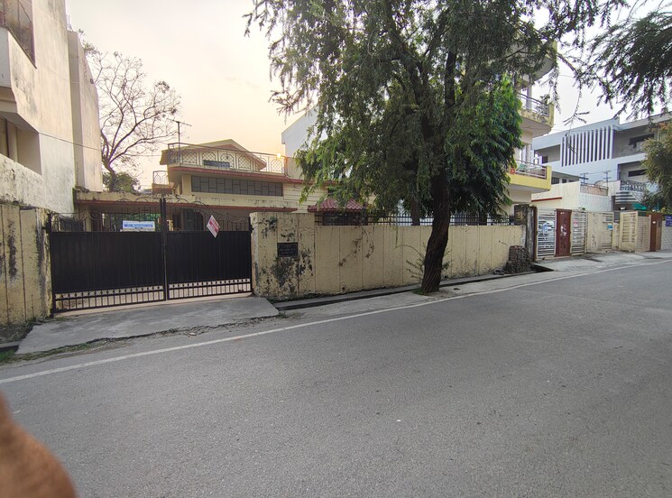  Parking, vijay park 3 Bedroom 410 Sq.Yd. Independent House In Vijay Park Dehradun 7769678