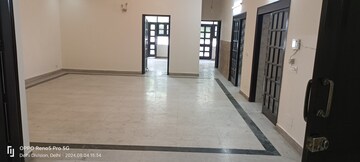 Room in 3 BHK Apartment at Janakpuri – for Sale