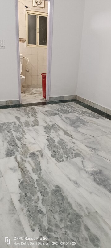 Room in 3 BHK Builder Floor at Janakpuri – for Sale