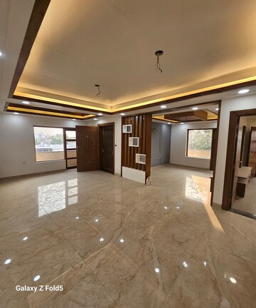 Furnished Amenities in 4 BHK Builder Floor at Sector 28 – for Sale