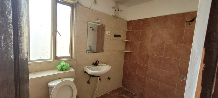 Bathroom, antriksh-green-kaushambi 3 Bedroom 1750 Sq.Ft. Apartment In Dabur Chowk Ghaziabad 7770107