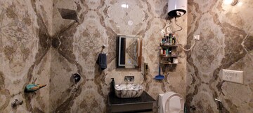 Furnished Amenities in 3 BHK Builder Floor at Nai Basti – for Sale