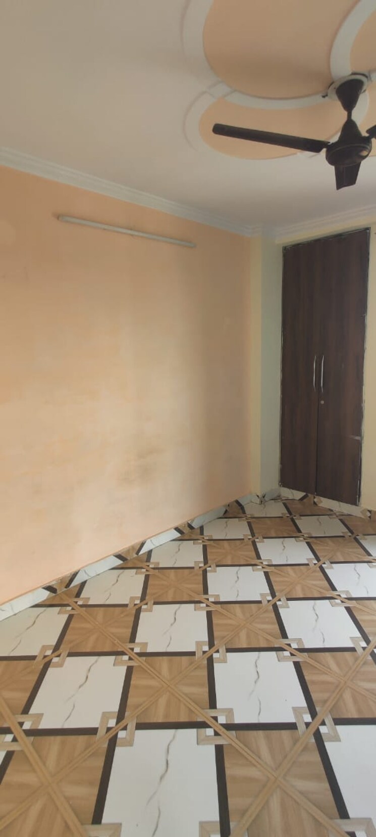 Room, bamnoli village 3 Bedroom 1000 Sq.Ft. Builder Floor In Bamnoli Village Delhi 7770299