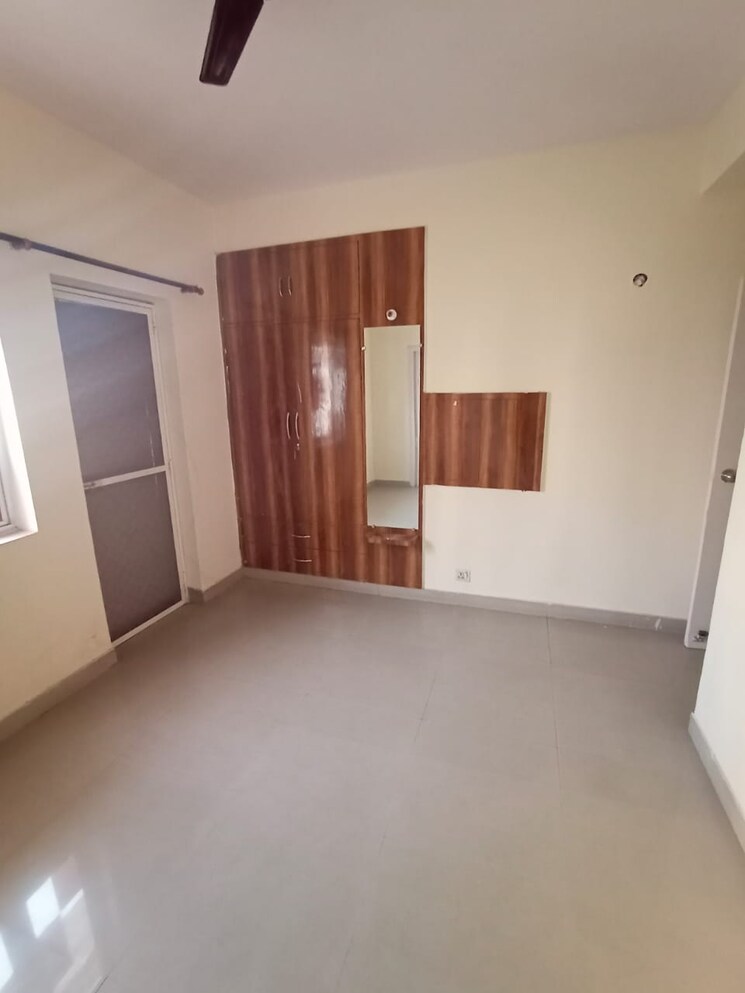 Room, sarfabad village 3 Bedroom 1400 Sq.Ft. Builder Floor In Sarfabad Village Noida 7770349