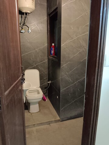 Furnished Amenities in 2 BHK Builder Floor at Lajpat Nagar – for Rent