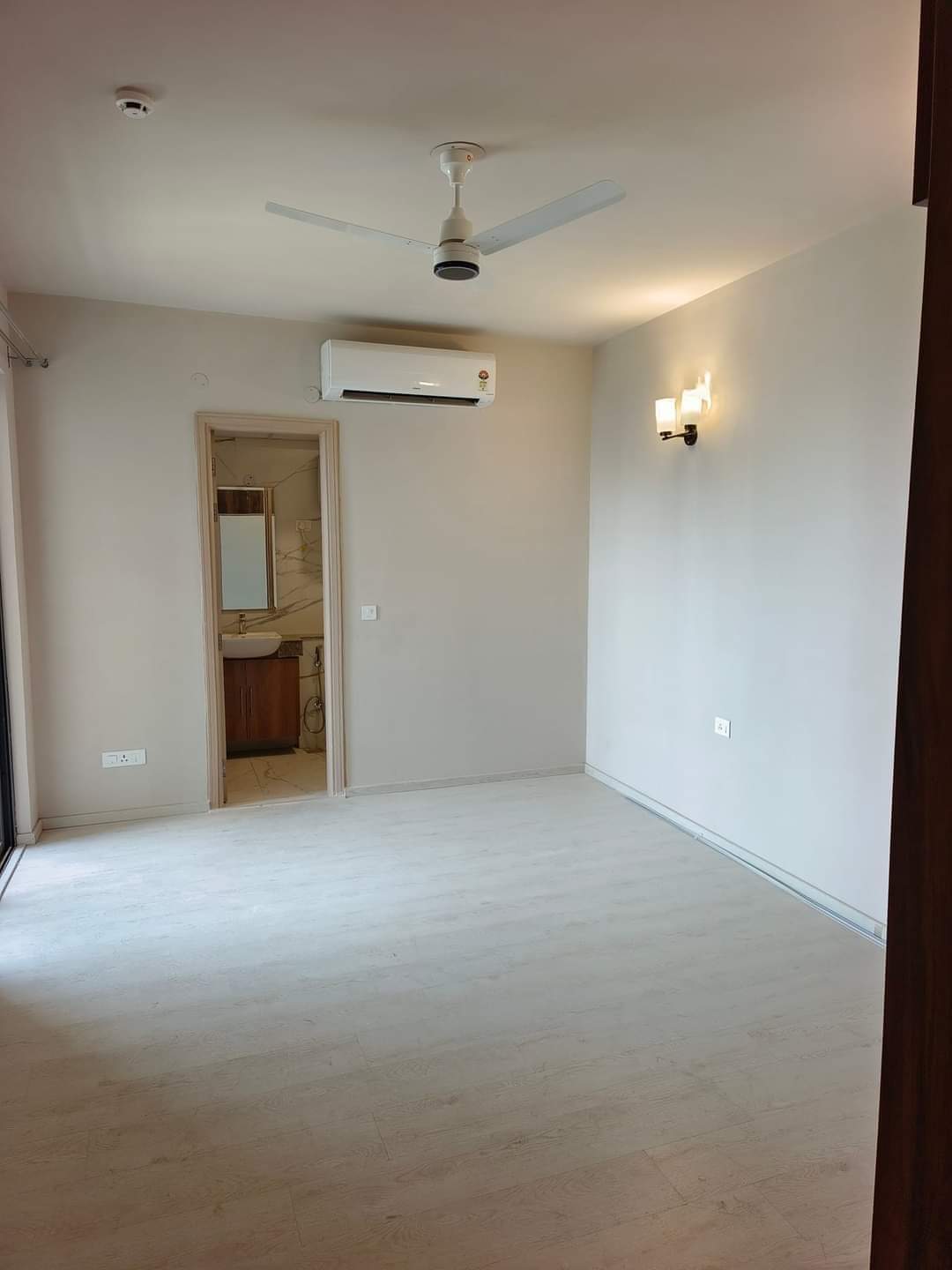 3 BHK + Pooja Room Apartment For Sale in 3 Bhk Hig Flat For Sale L