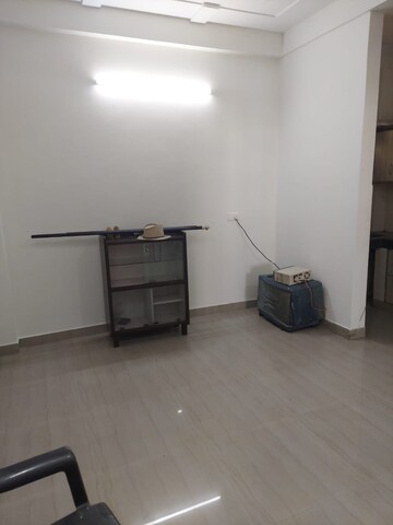 Room in 3.5 BHK Apartment at Orchid Petals, Sector 49 – for Sale