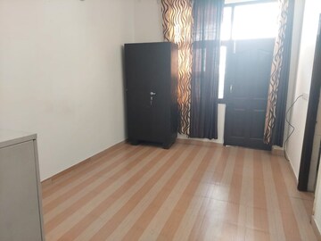 Room in 3.5 BHK Apartment at Orchid Petals, Sector 49 – for Sale
