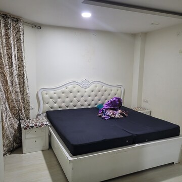 Furnished Amenities in 6 BHK Independent House at Pitampura – for Sale
