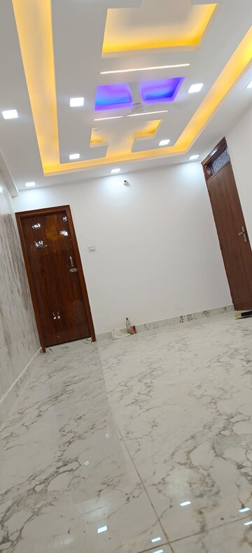Room in 2 BHK Apartment at Shaheen Bagh – for Sale