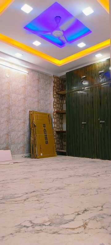 Room in 2 BHK Apartment at Shaheen Bagh – for Sale