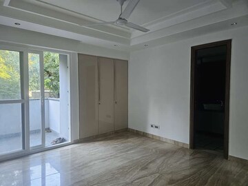 Room in 3 BHK Builder Floor at Paras Manor, Gwal Pahari – for Sale