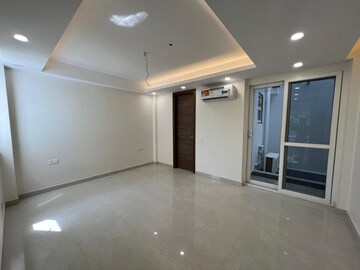 Bedroom in 3 BHK Builder Floor at Paras Manor, Gwal Pahari – for Sale